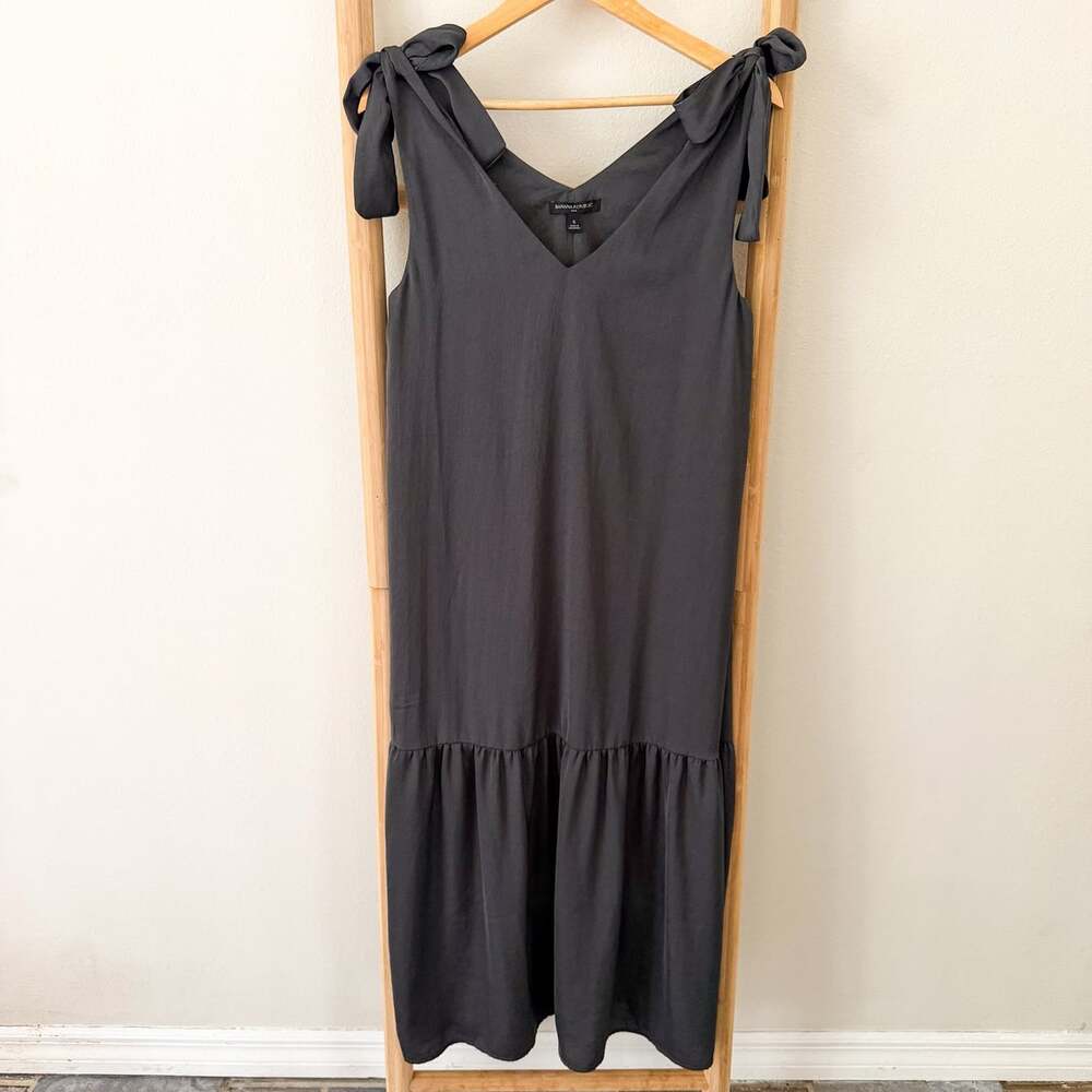 Banana Republic Women’s Small Gray Silk Tie Shoulder V-Neck Tiered Midi Dress